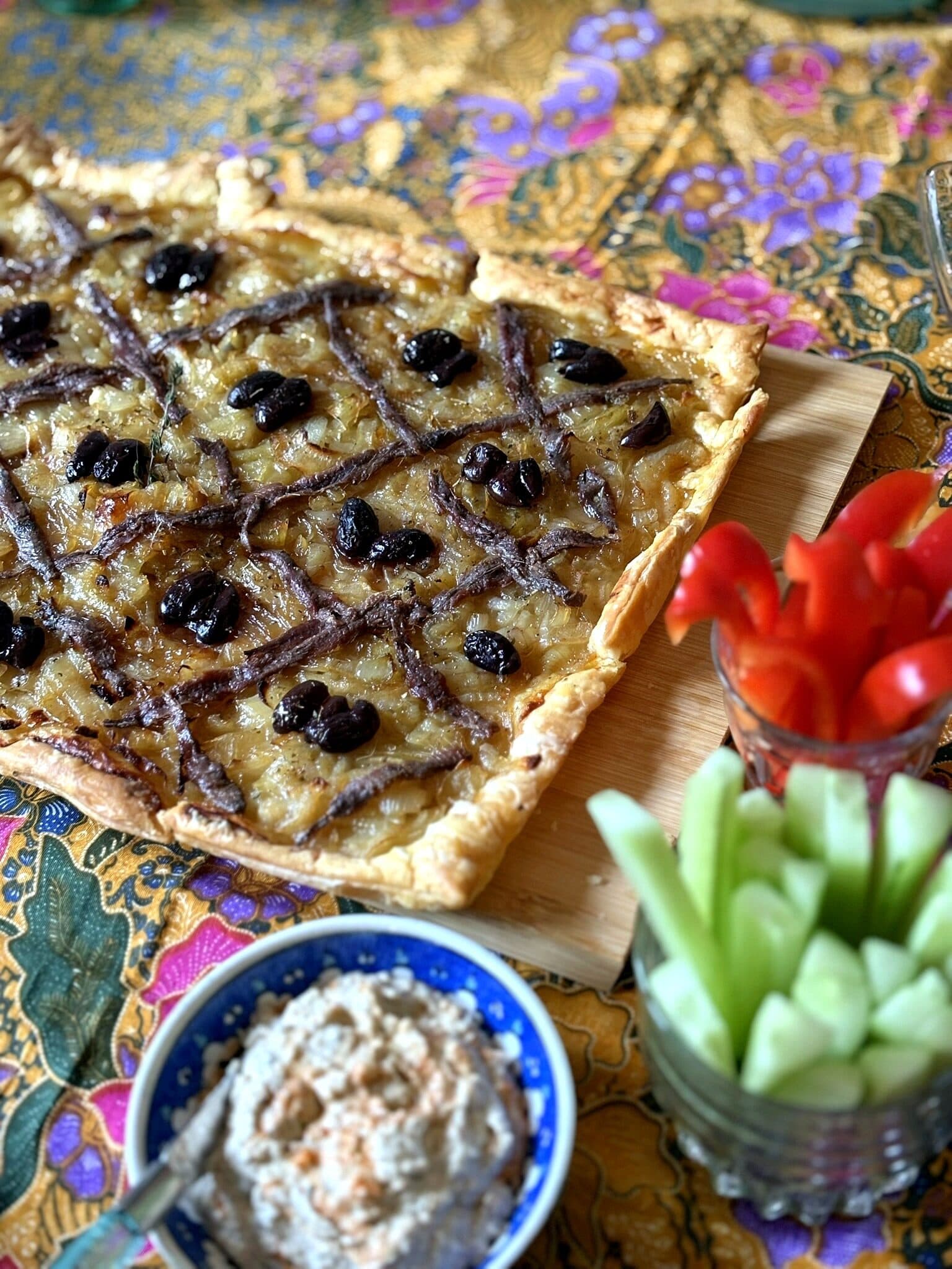 Desserts en zoete hapjes op een feesttafel
