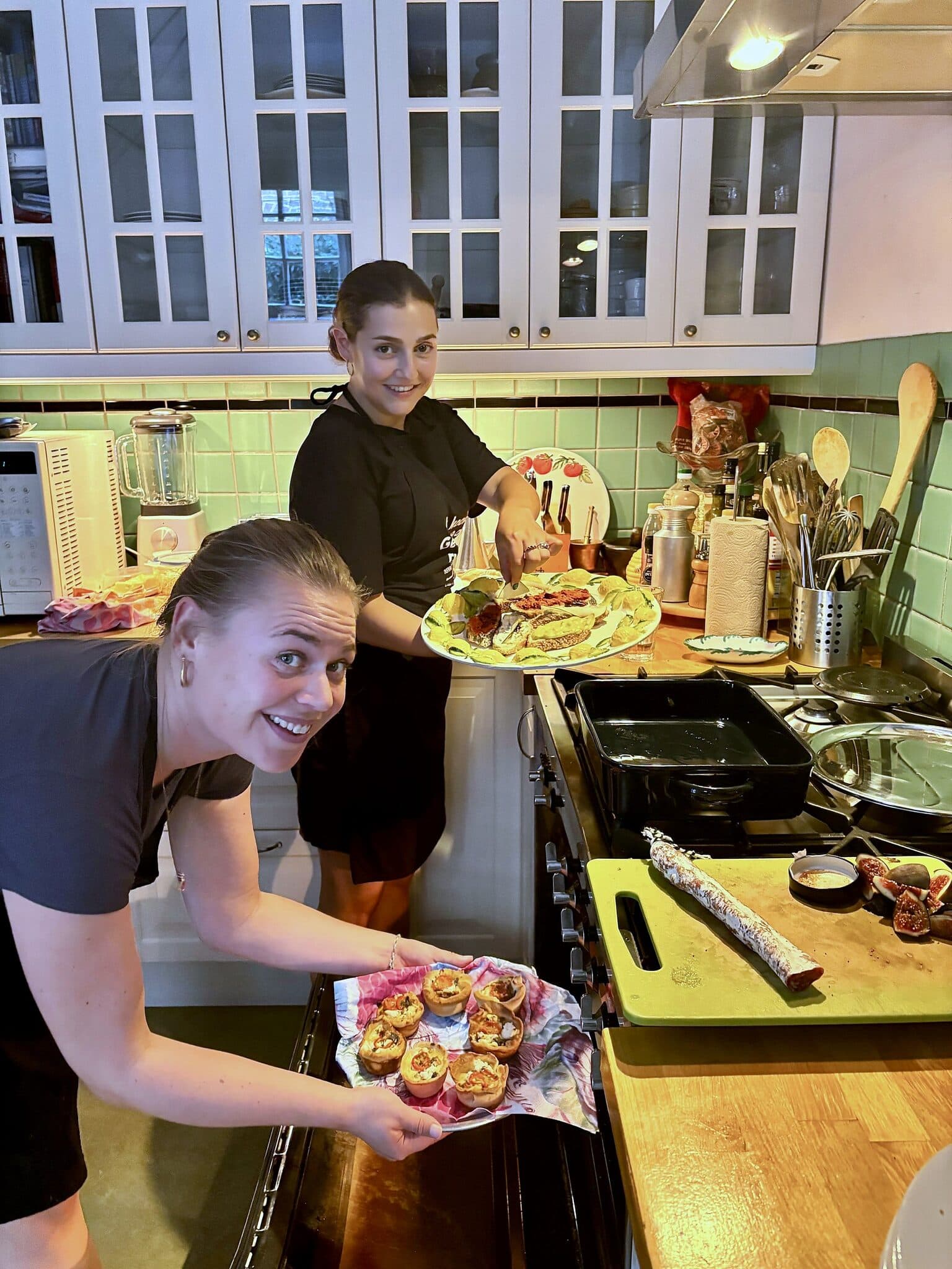 Groot buffet met warme en koude gerechten